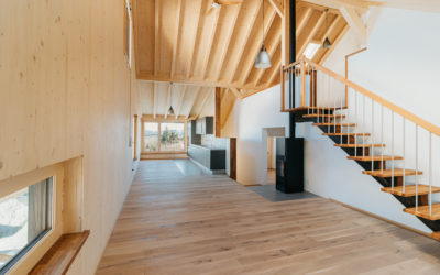 Un chantier tout en bois, au cœur du village